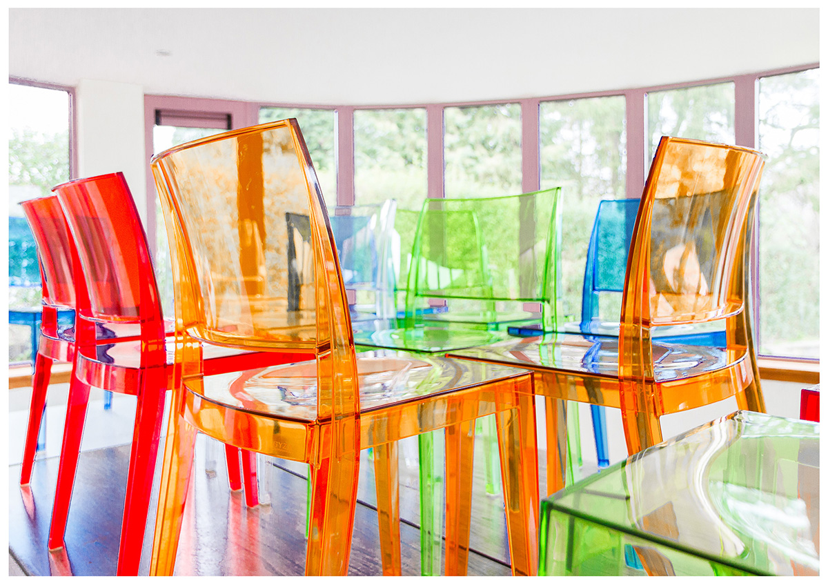 Chaises de couleur